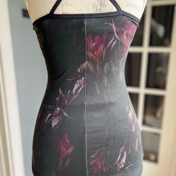 LULULEMON Women’s Midnight Iris Black Floral Atma Tank Size 4 - Picture 5 of 8